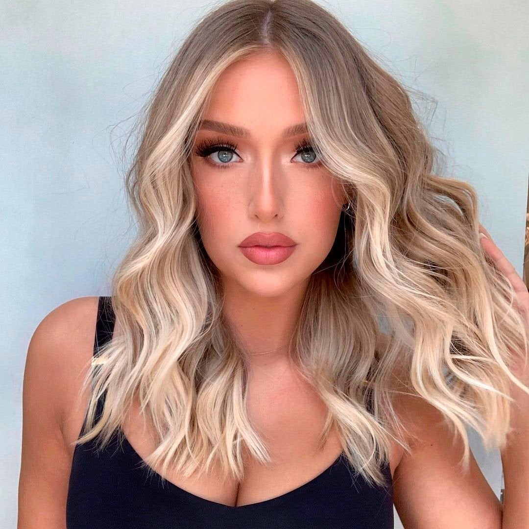 Long Wig Natural Wavy Wig with Middle Part Full Wigs for Women Natural Daily Use